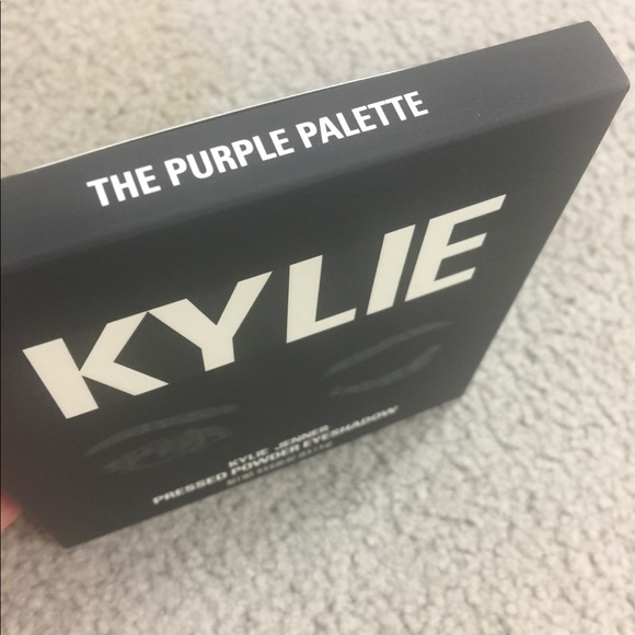 Kylie Cosmetics - Purple Palette - Picture 6 of 6